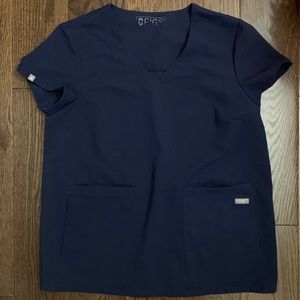 Figs casma scrub top